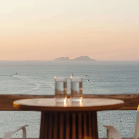 Radisson Blu Euphoria Resort, Mykonos מלון